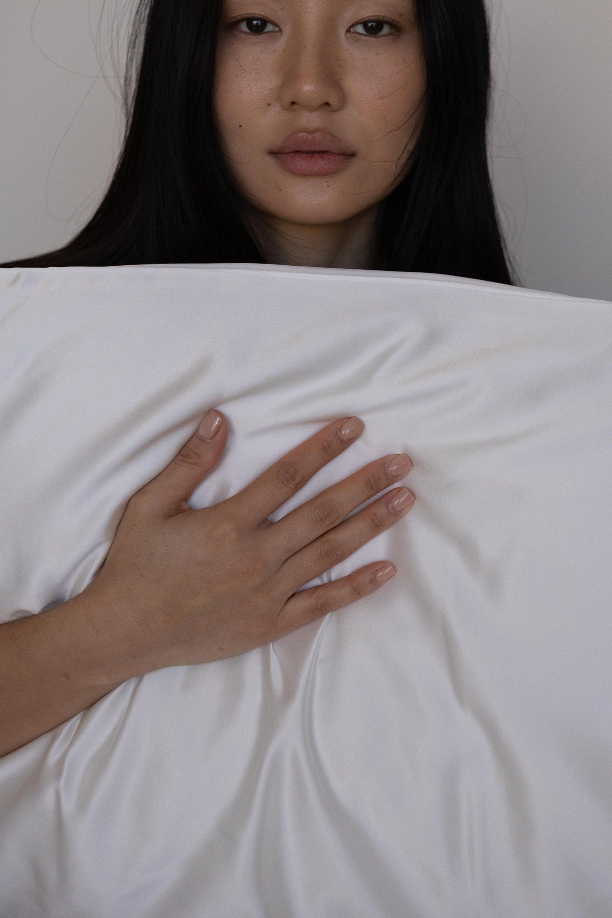 Close crop of the 22 momme silk weave