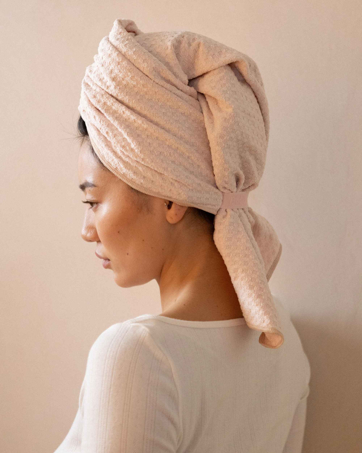 The Repair Wrap seen from behind, tied at the nape
