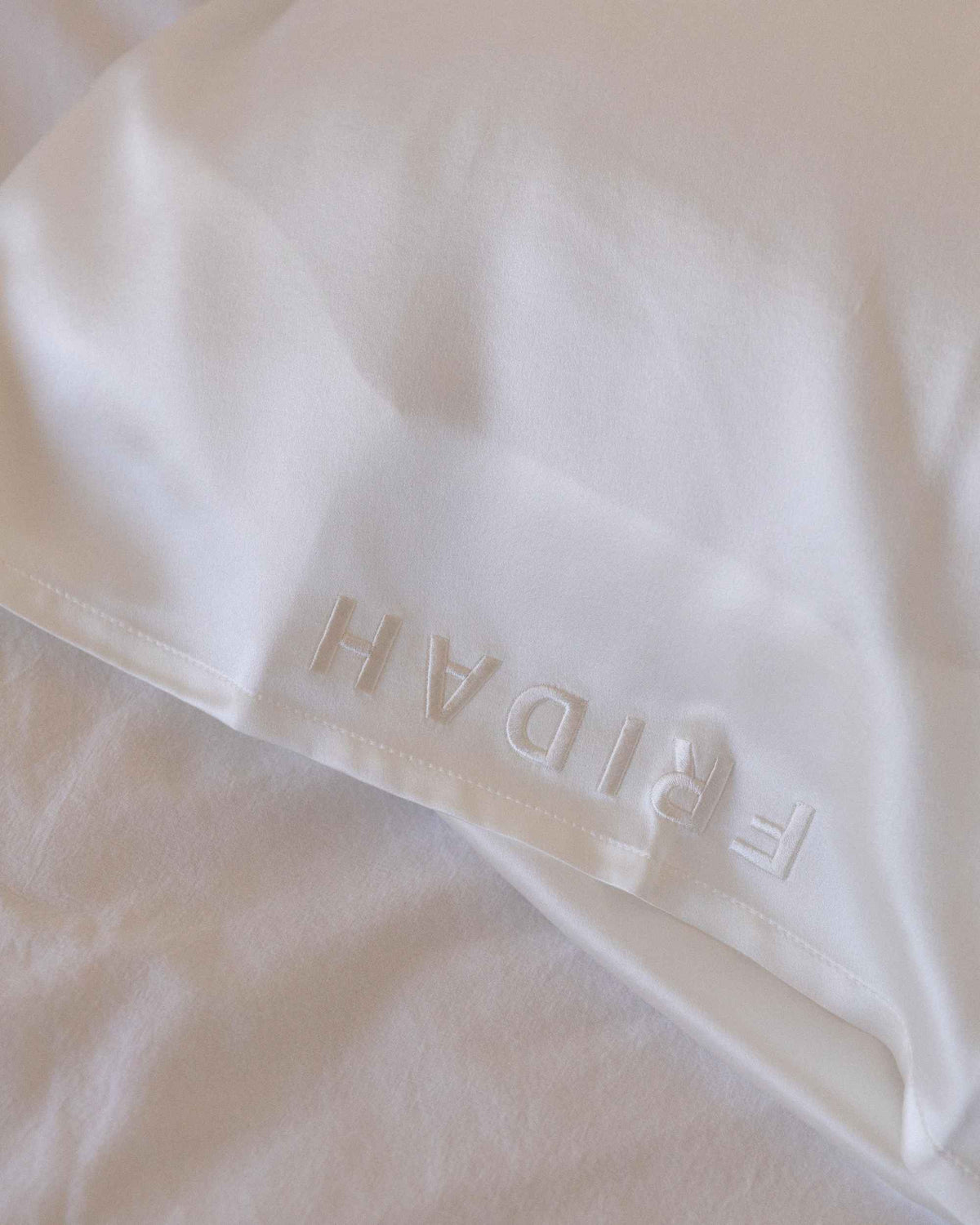 Close up of the embossed Fridah logo on the edge of the case